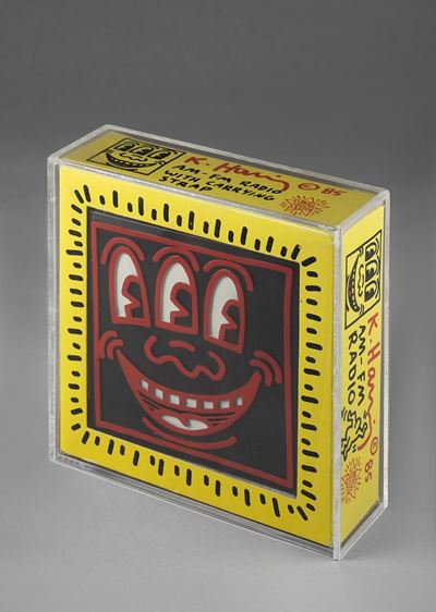 Radio AMFM, cartone dipinto entro teca di plexiglas