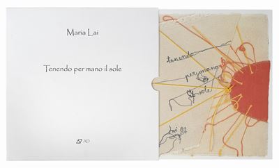 A) Tenendo per mano il sole e B) Curiosape, libro d'artista con fili sulla copertina, 2002-2004