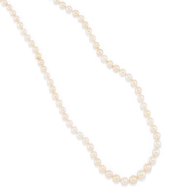 Collana di perle coltivate in oro bianco 18k con smeraldo