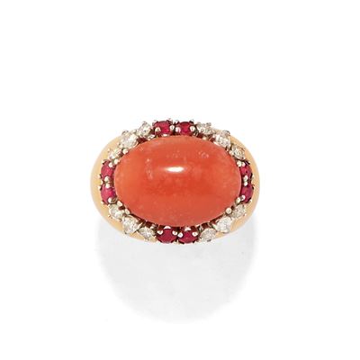 Anello con corallo, oro bicolore 18k e diamanti