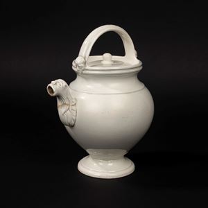 Brocca in terraglia bianca con beccuccio a forma di mascherone e coperchio, secoli XVIII-XIX