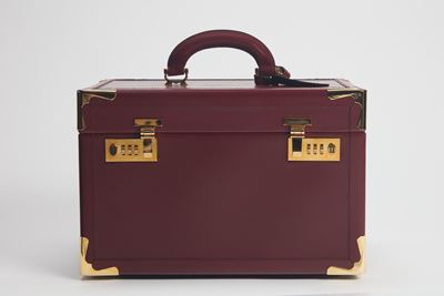 Beauty case da viaggio in pelle bordeaux con dettagli in metallo dorato
