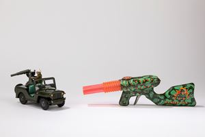 Jeep militare e una mitragliatrice