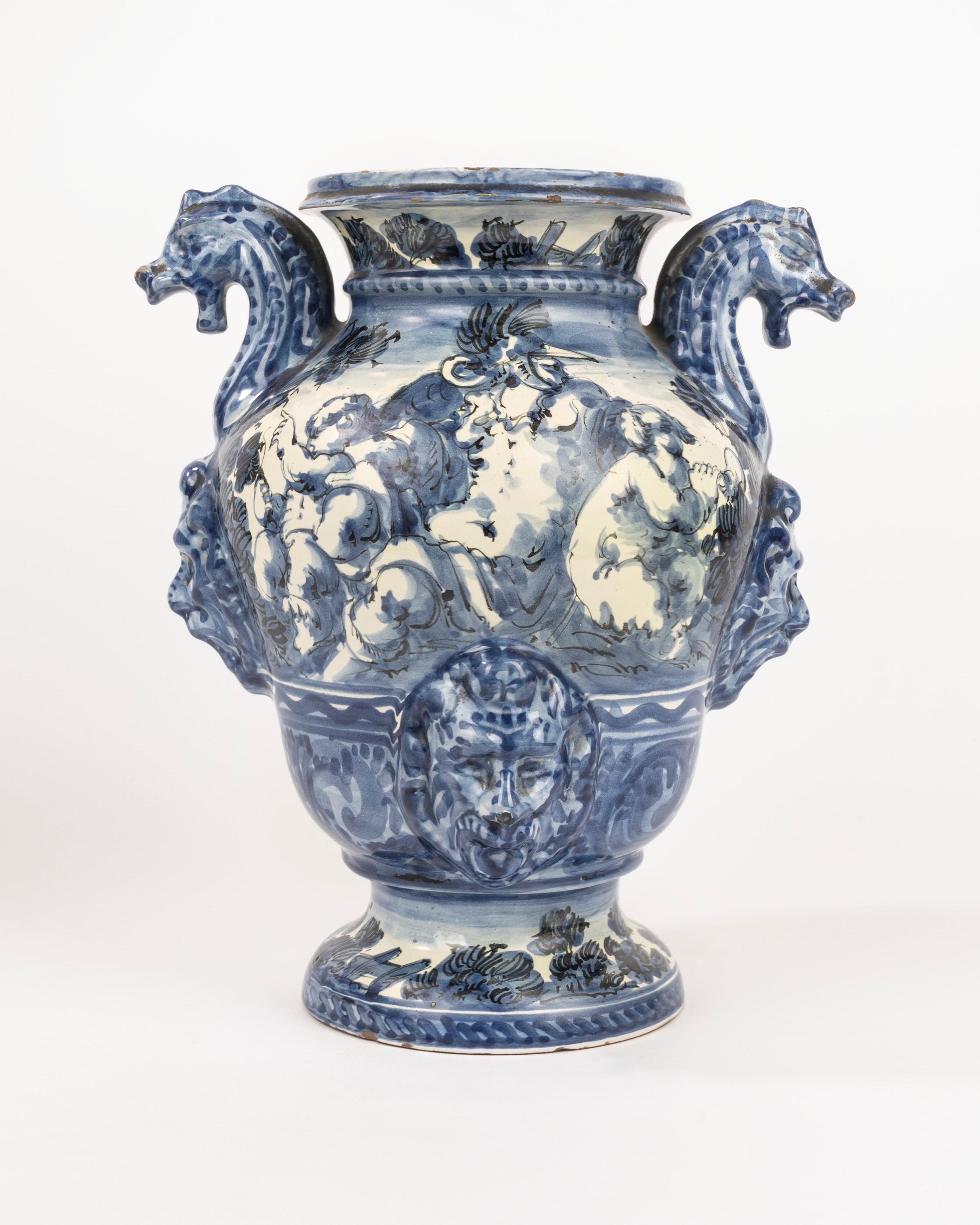 Anfora biansata in maiolica bianca e blu, secolo XX