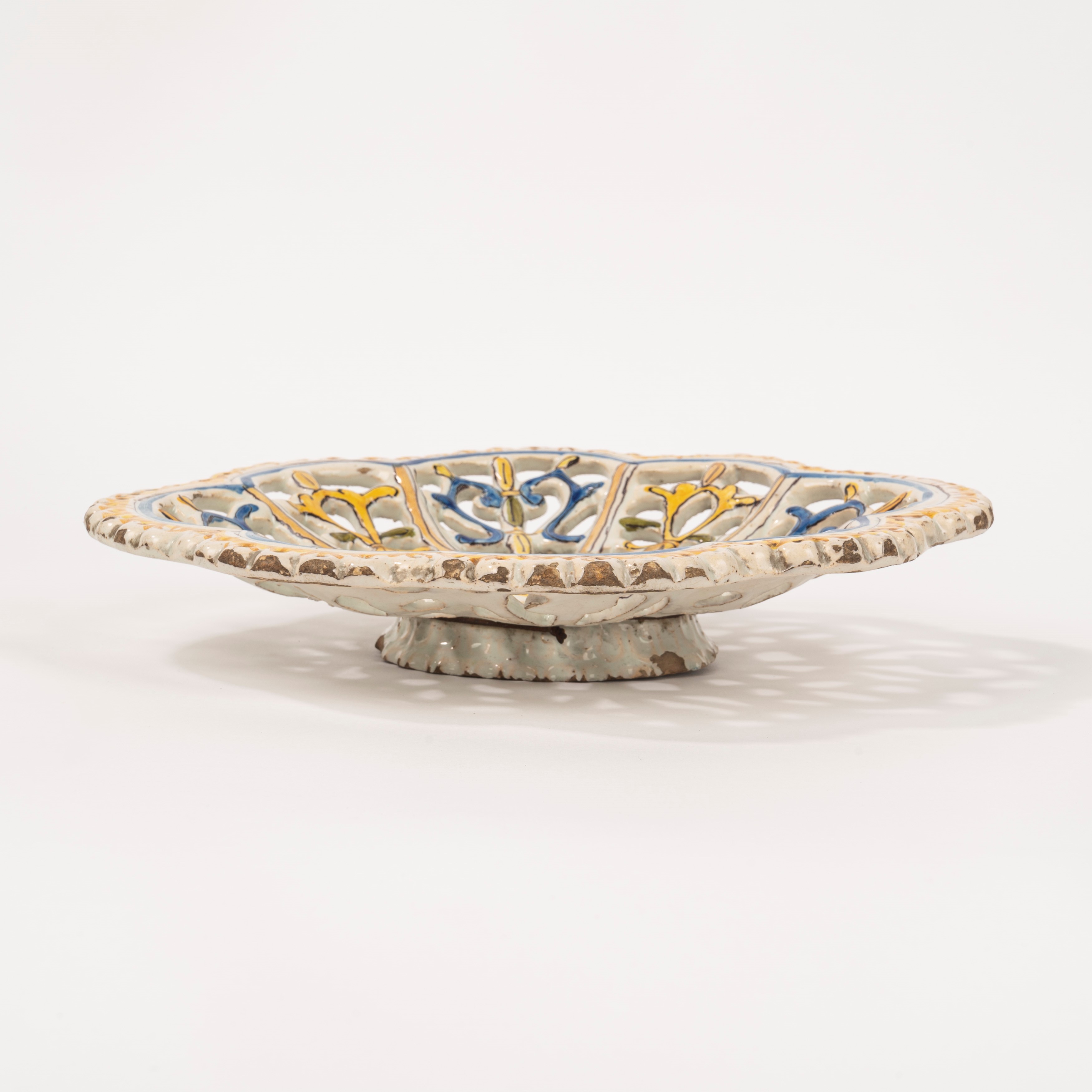 Crespina polilobata in maiolica policroma, Savona, secolo XVII