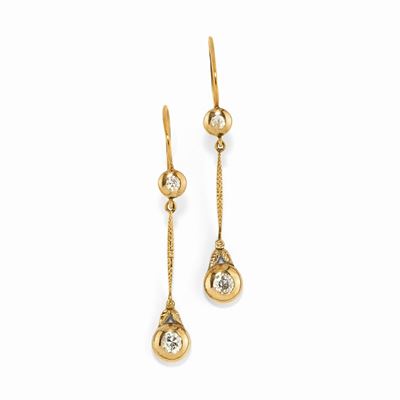 Orecchini pendenti in oro giallo 18K con diamanti taglio vecchio, ct 0,50