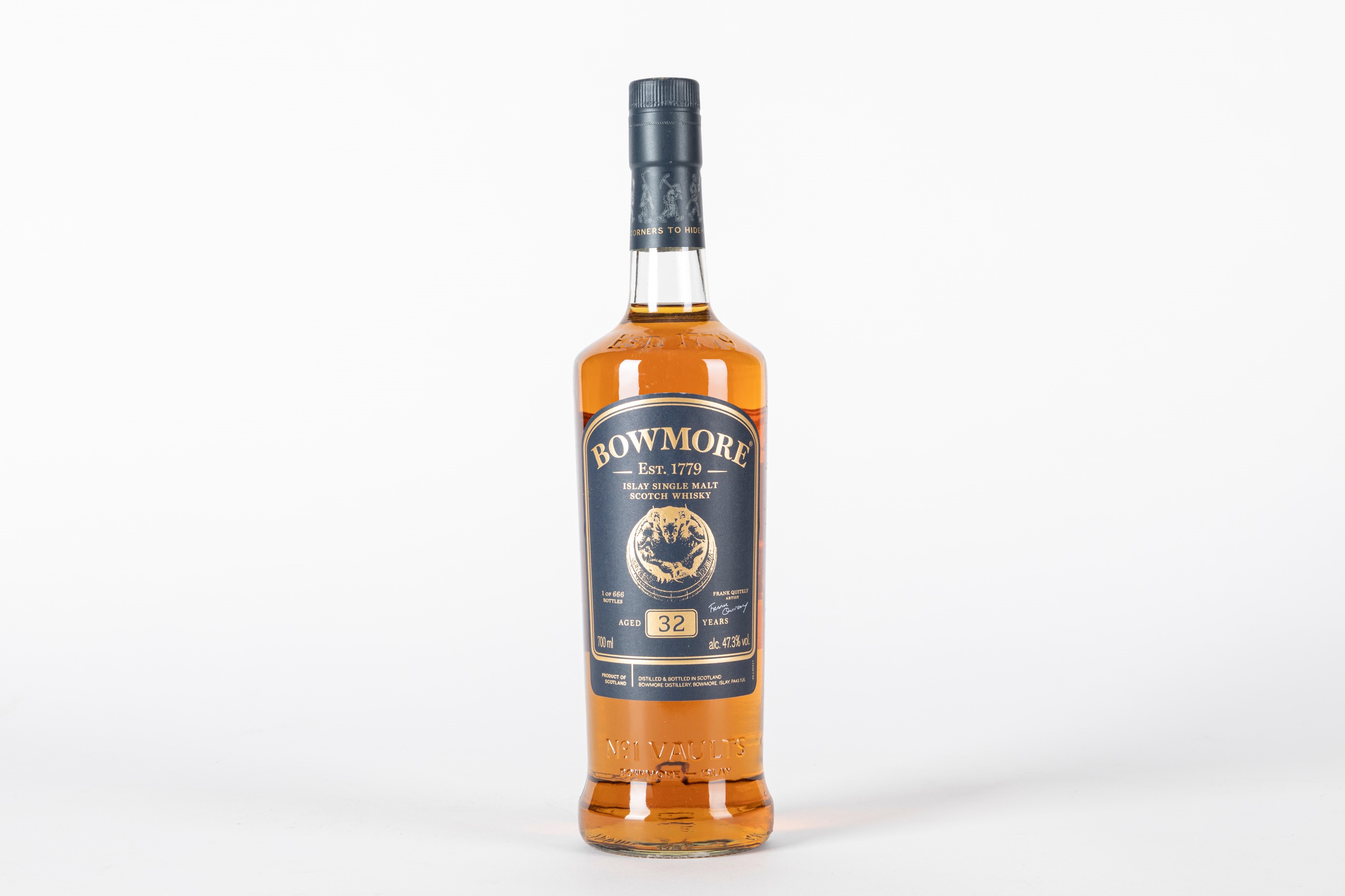 Scozia - Bowmore, 32-Year-Old 'No Corners to Hide' con stampa originale di Frank Quitely