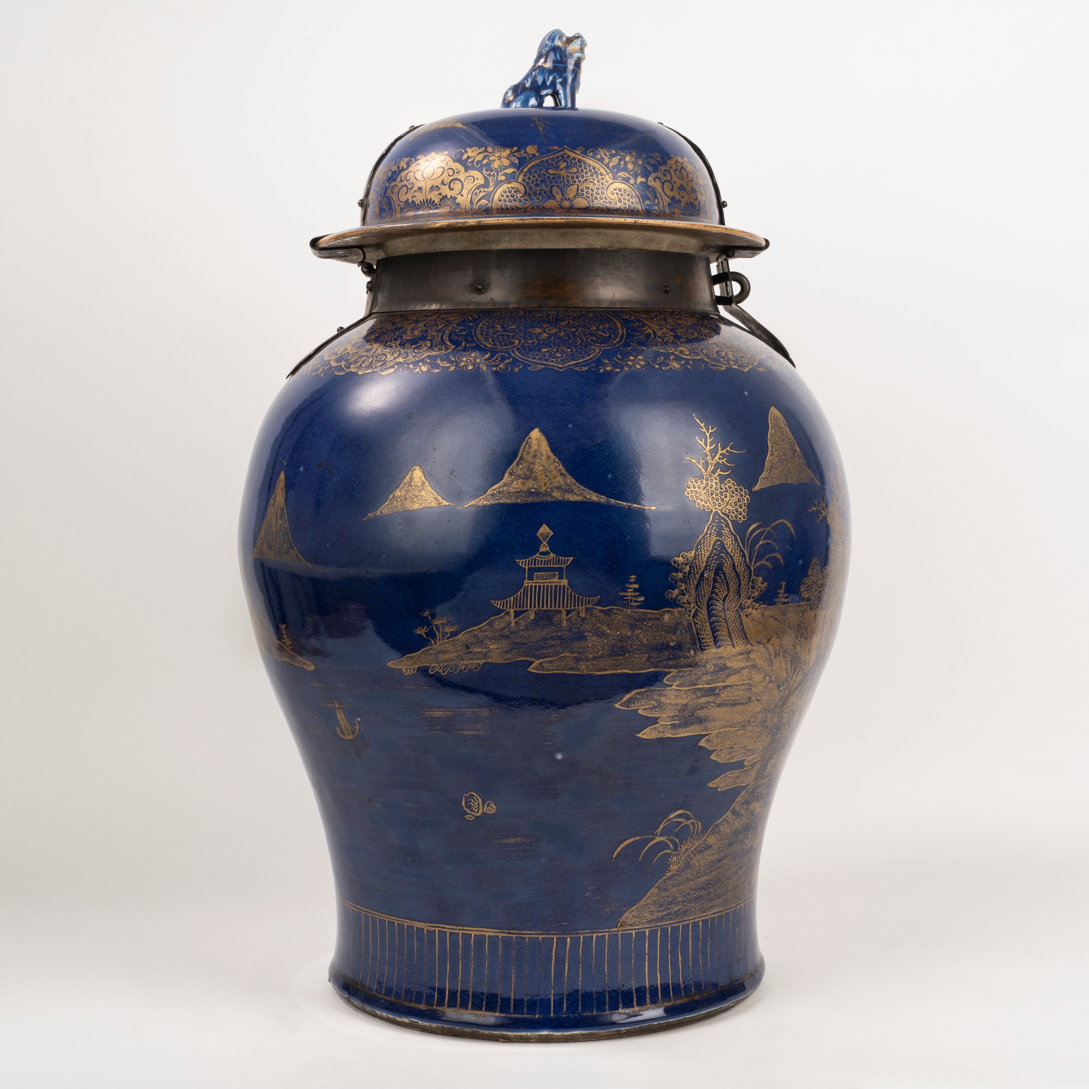 Vaso con Coperchio in Porcellana Blu e Decori in Oro, Cina, Dinastia Qing