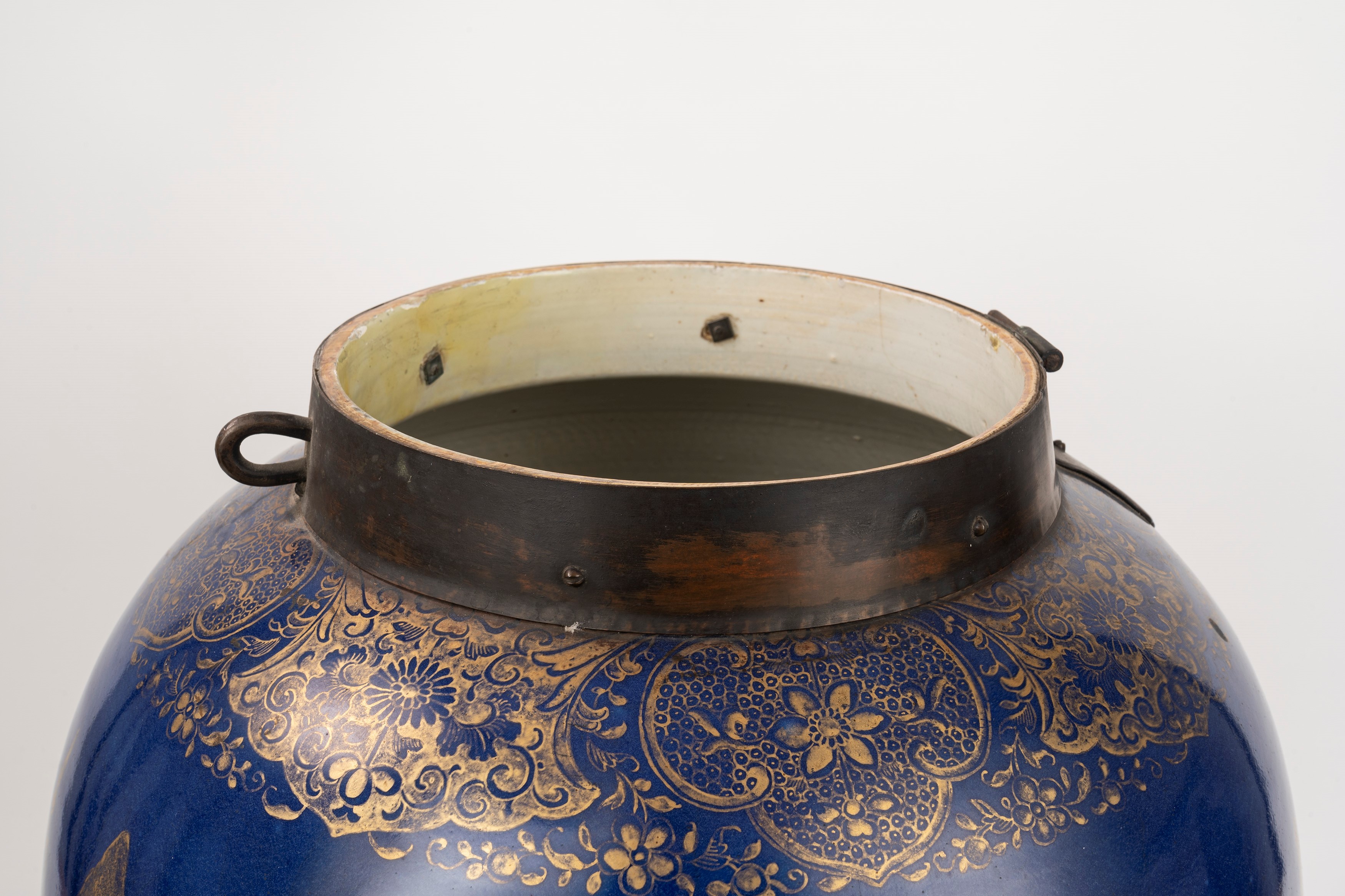 Vaso con Coperchio in Porcellana Blu e Decori in Oro, Cina, Dinastia Qing