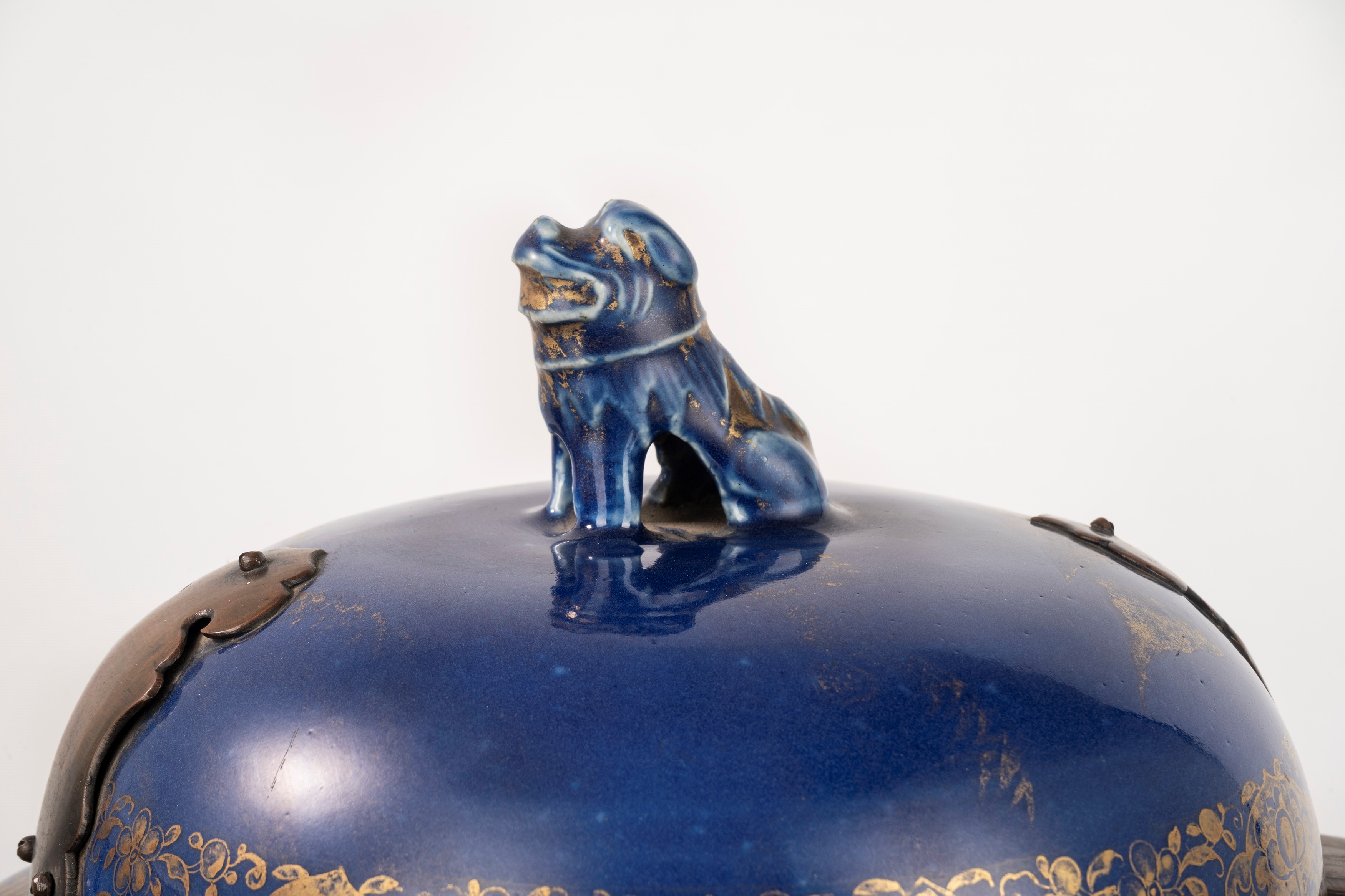 Vaso con Coperchio in Porcellana Blu e Decori in Oro, Cina, Dinastia Qing