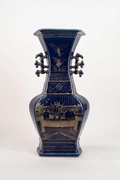 Vaso Biansato in Porcellana Blu e Decori in Oro, Cina, Dinastia Qing