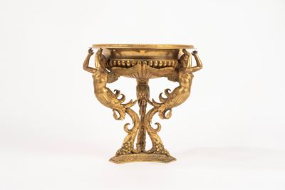 Alzata a Tripode in Bronzo Dorato con Tre Cariatidi Alate, Secolo XIX