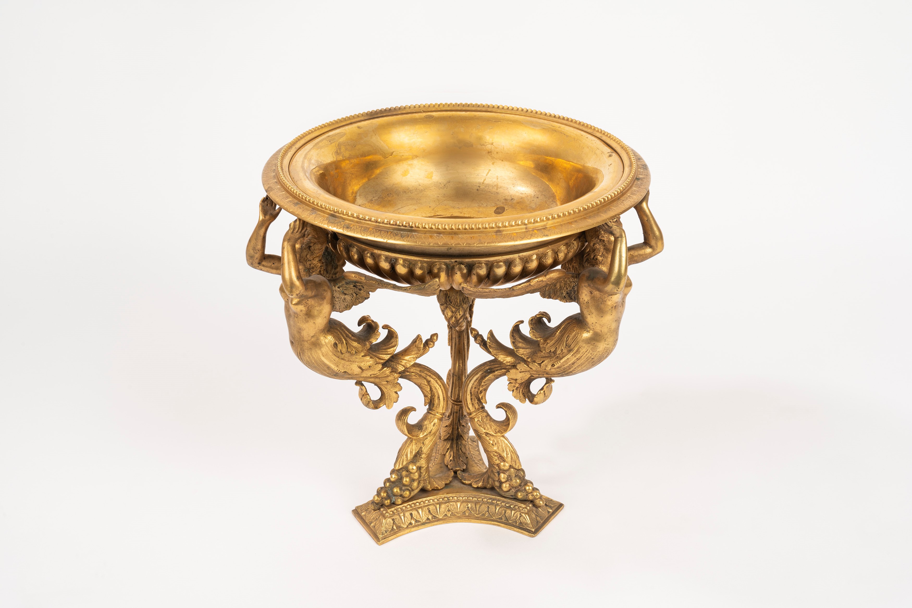 Alzata a Tripode in Bronzo Dorato con Tre Cariatidi Alate, Secolo XIX
