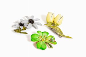 Lot comprising three brooches