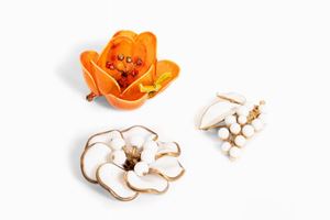 Lot comprising three brooches