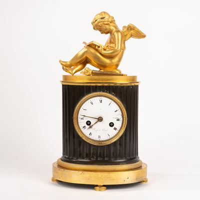 Pendola Impero con Putto Leggente in Bronzo Dorato e a Patina Scura, Secolo XIX
