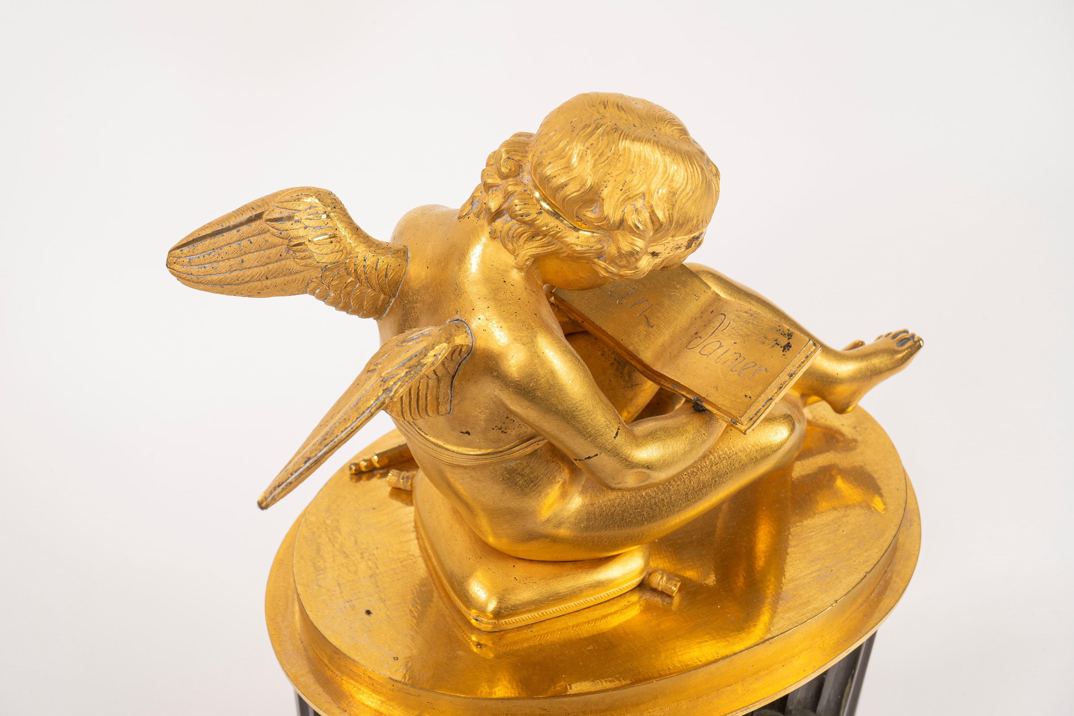 Pendola Impero con Putto Leggente in Bronzo Dorato e a Patina Scura, Secolo XIX
