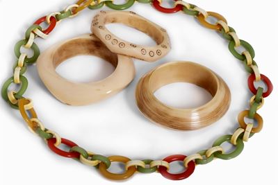 Lotto Composto da Tre Bracciali e una Collana