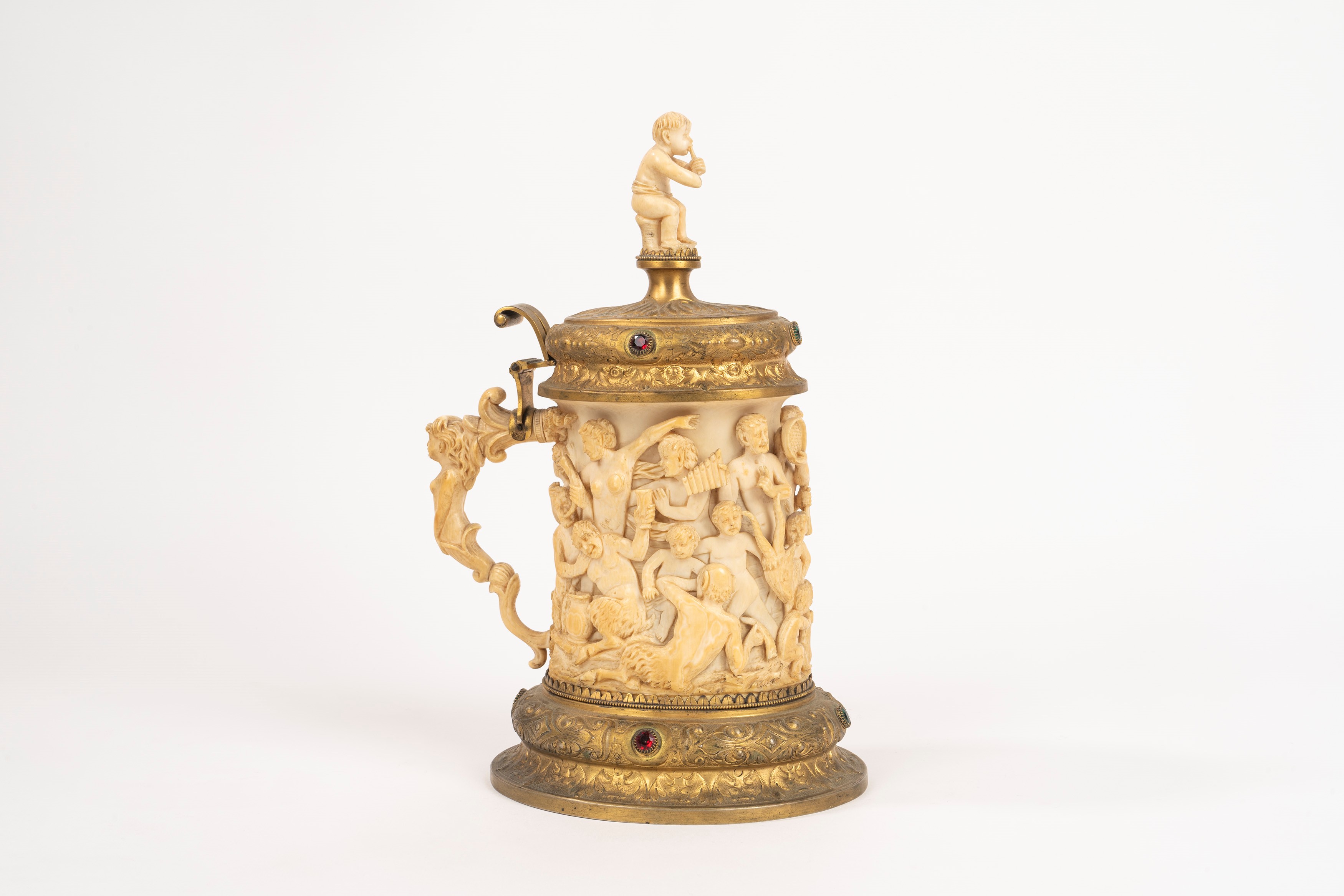 Scuola Tedesca, Secolo XIX - ☼ Tankard in Avorio e Metallo Dorato