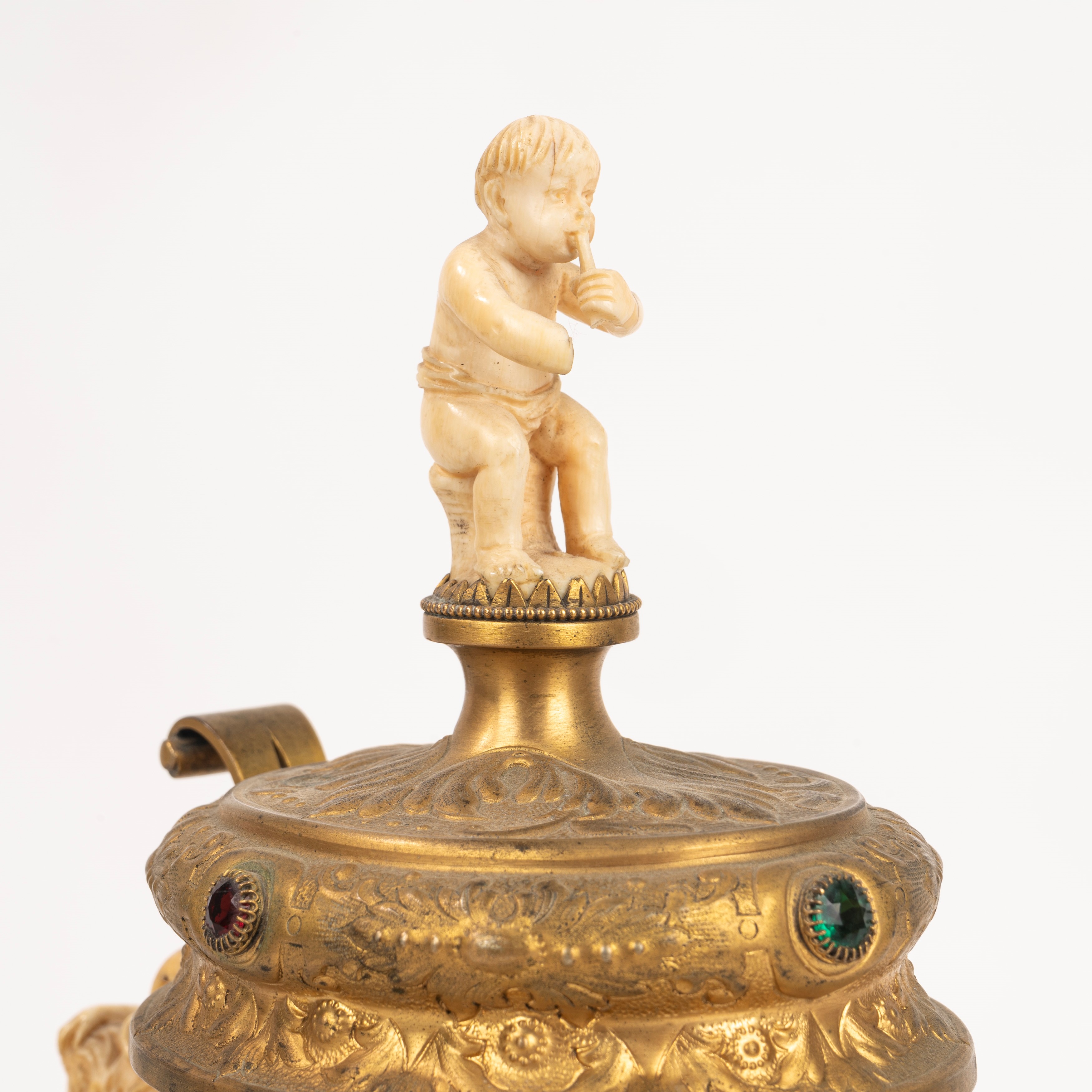 Scuola Tedesca, Secolo XIX - ☼ Tankard in Avorio e Metallo Dorato