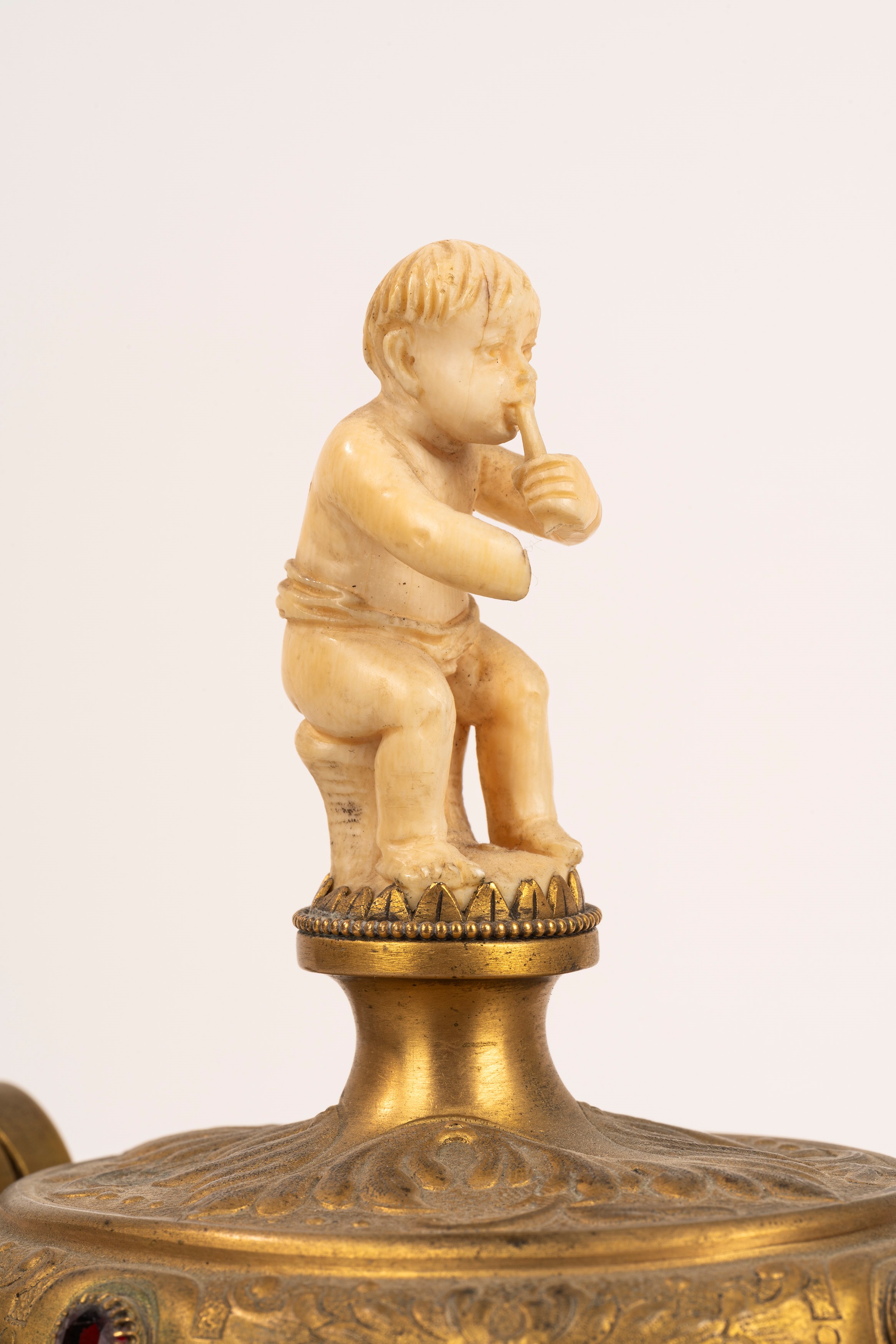 Scuola Tedesca, Secolo XIX - ☼ Tankard in Avorio e Metallo Dorato