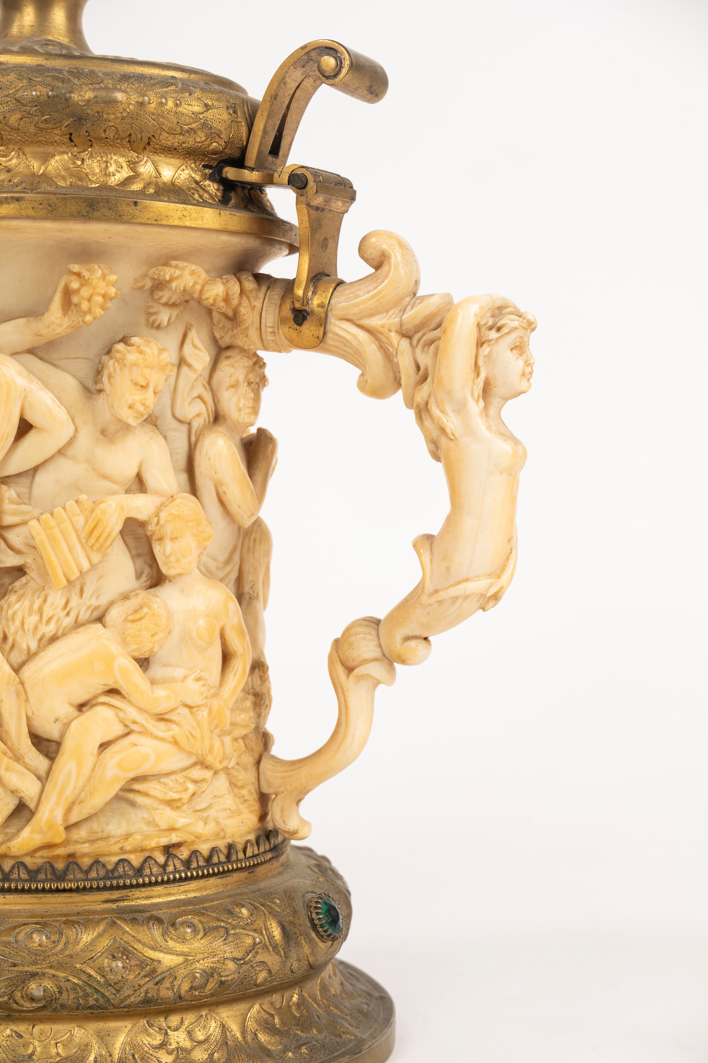 Scuola Tedesca, Secolo XIX - ☼ Tankard in Avorio e Metallo Dorato