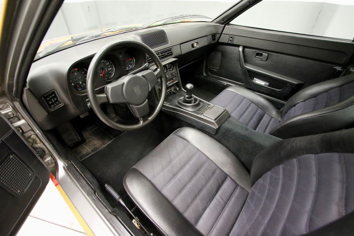 Porsche - 924