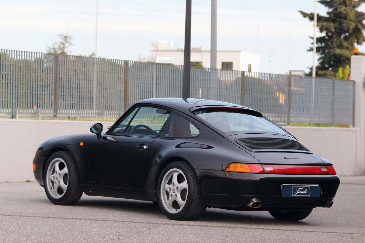 Porsche - 911 (993) Carrera 2 / Automotive: Finarte 2020 Selection + 1000 Finarte – Finarte