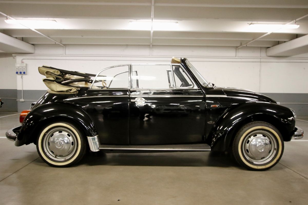Volkswagen - 1303 Cabriolet (karmann)