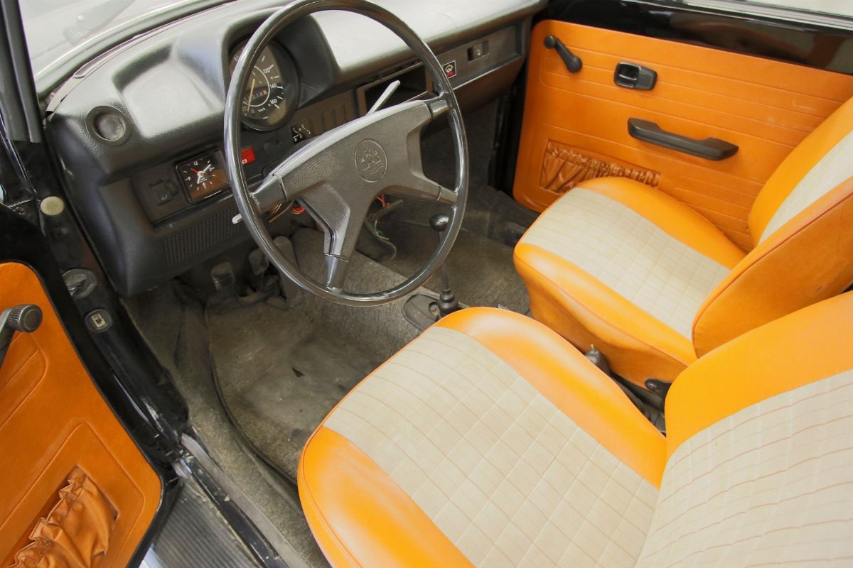 Volkswagen - 1303 Cabriolet (karmann)