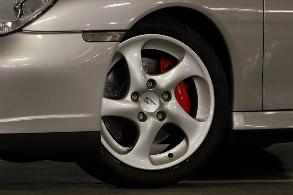 Porsche - 911 (996) Carrera 4s