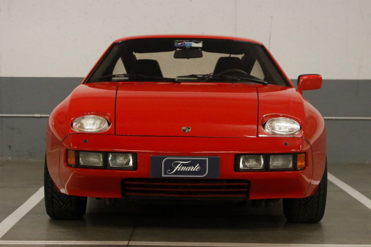 Porsche - 928