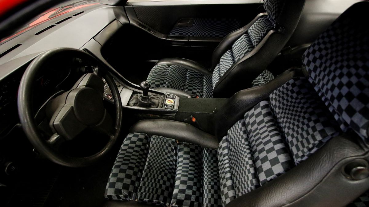 Porsche - 928