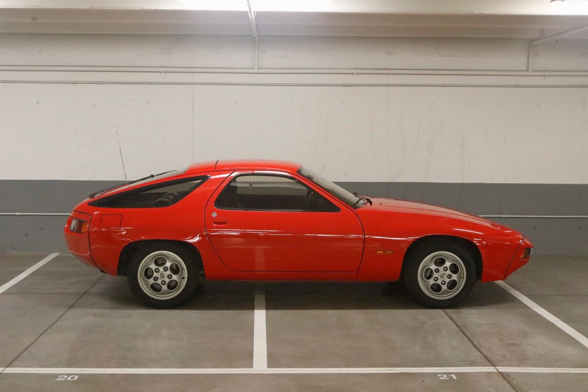 Porsche - 928