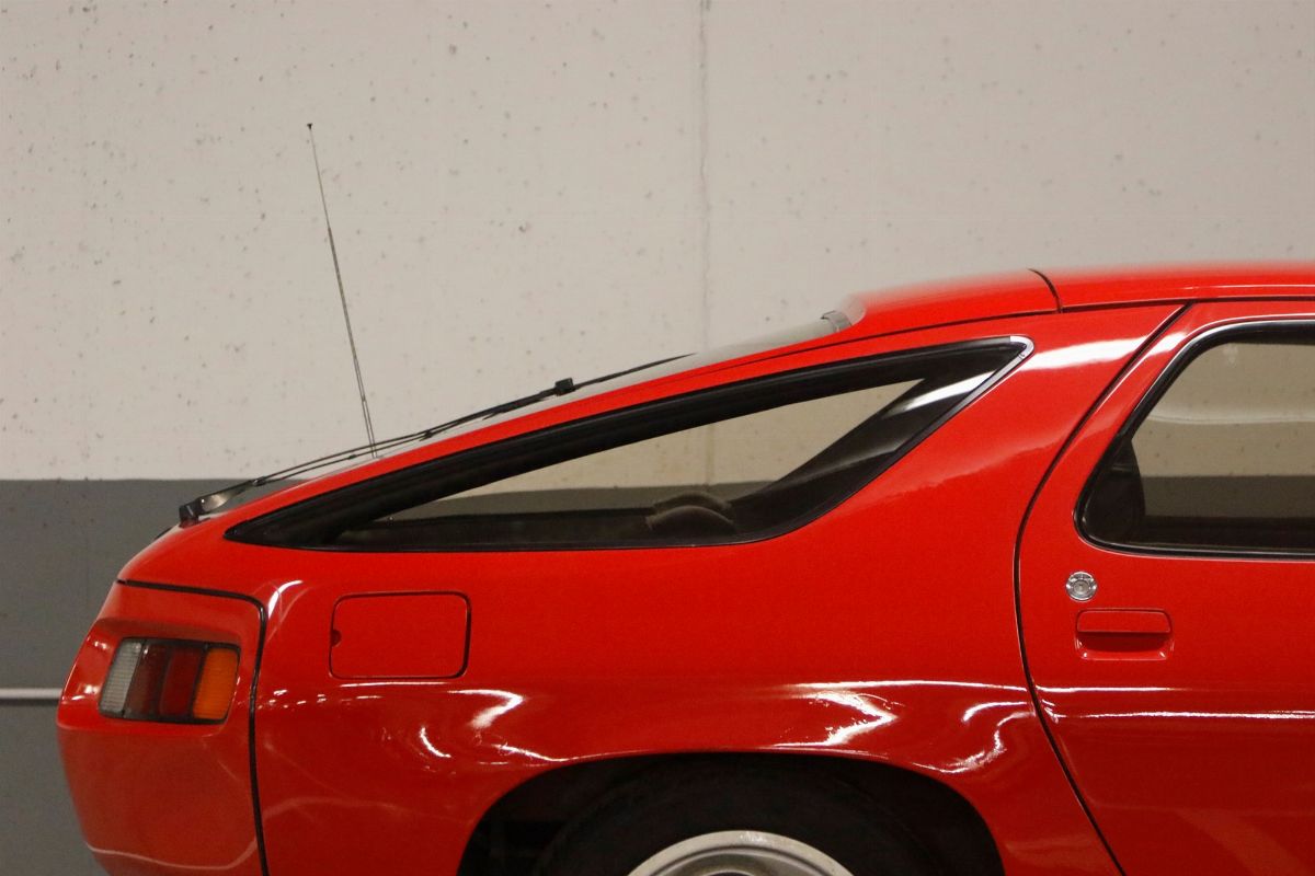 Porsche - 928
