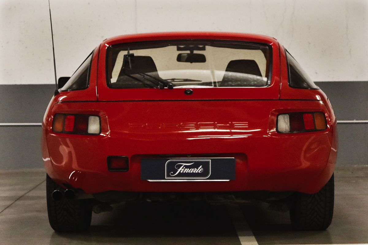 Porsche - 928