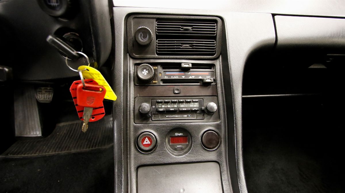 Porsche - 928