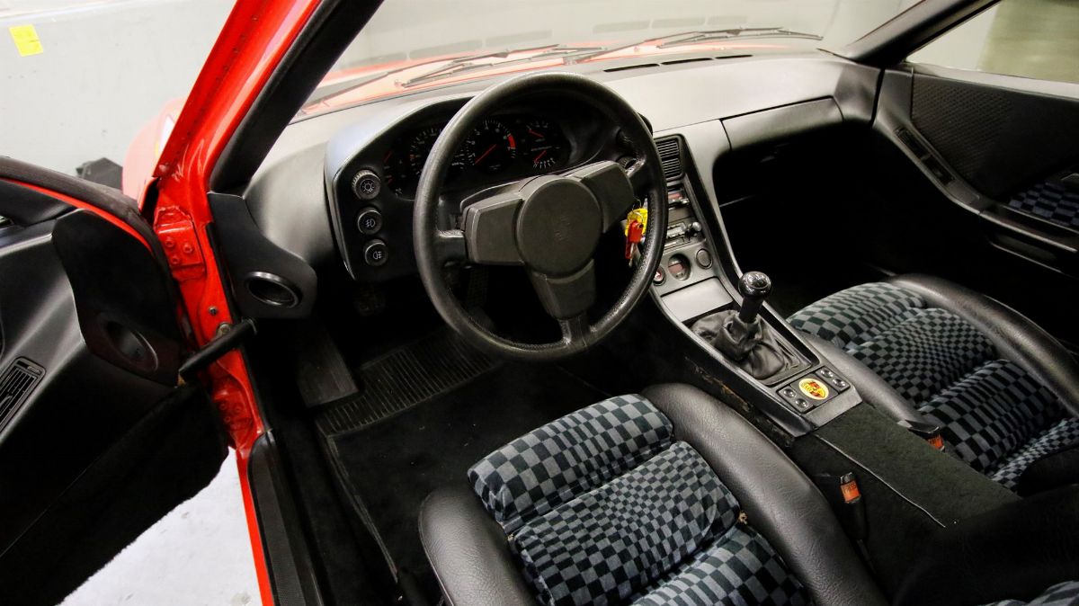 Porsche - 928