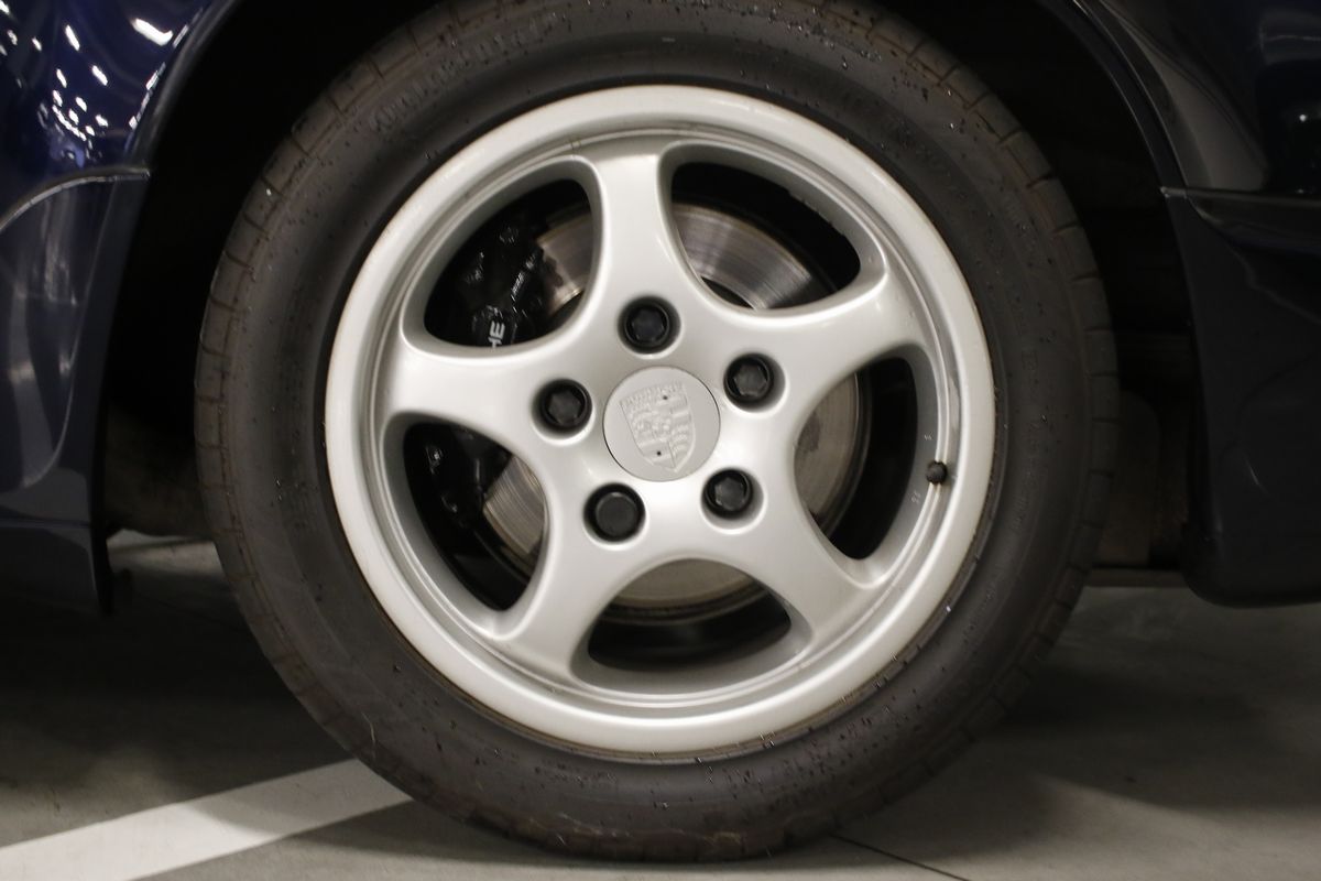 Porsche - 911 (964) Carrera 4