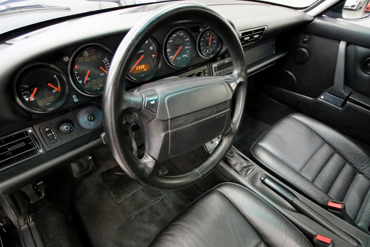 Porsche - 911 (964) Carrera 4