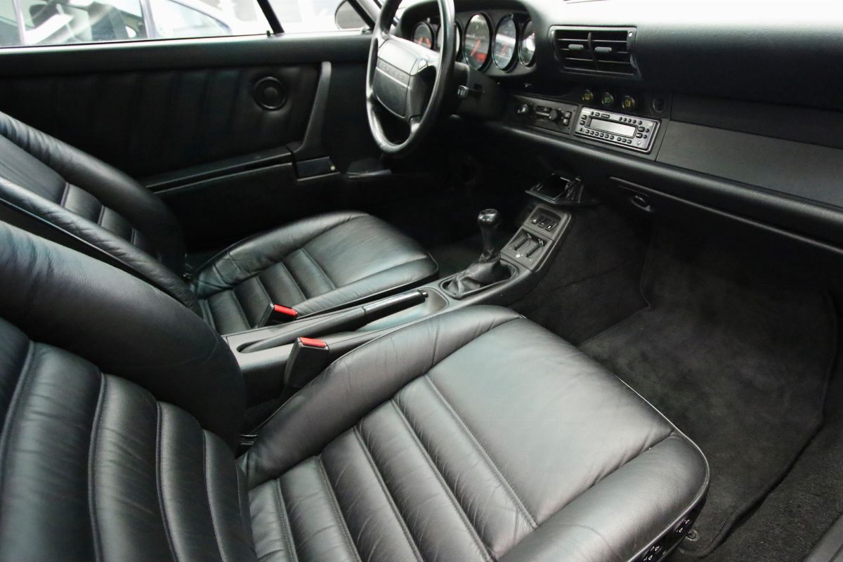 Porsche - 911 (964) Carrera 4