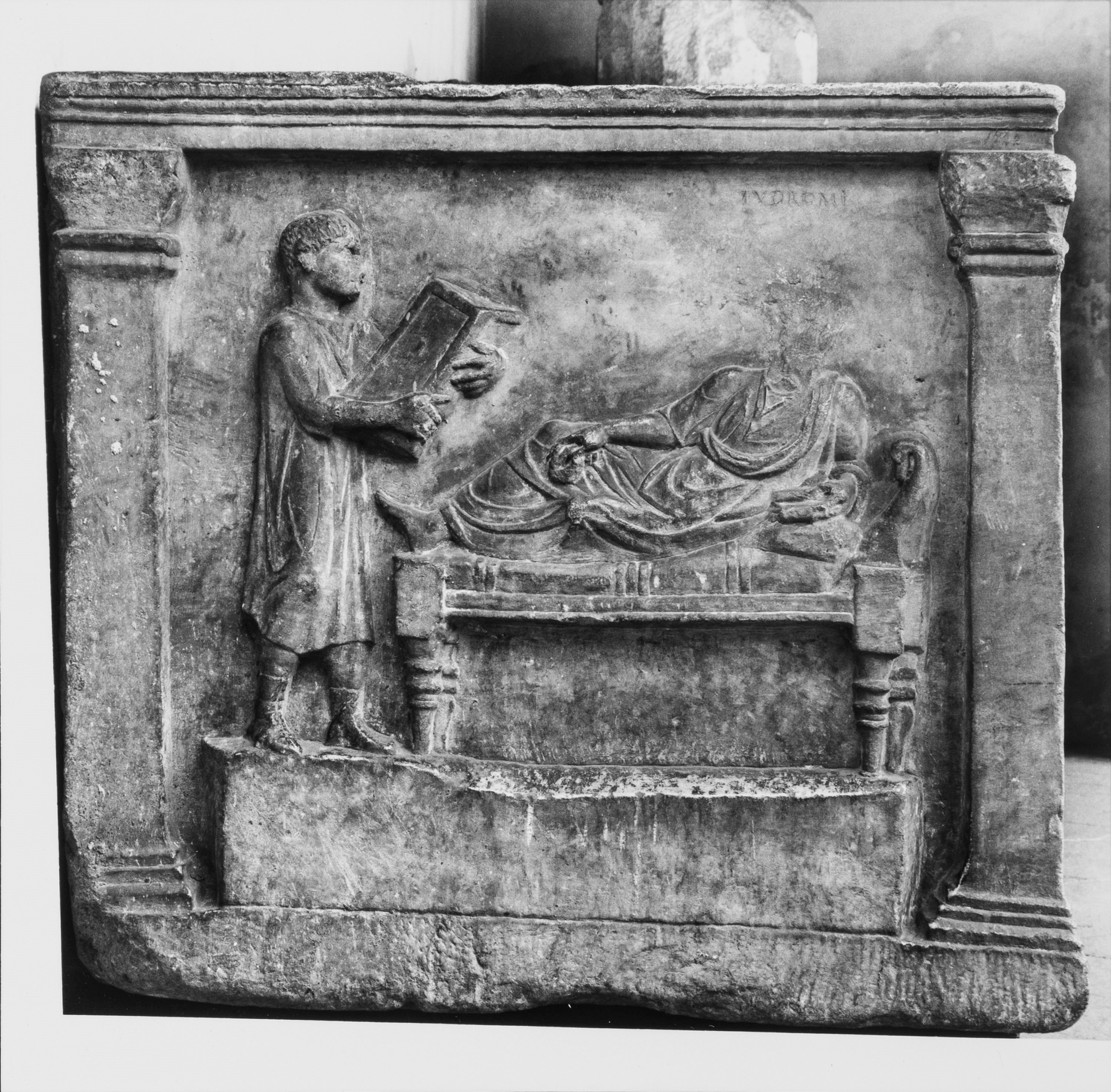 Scultura Simon Beneton ; Bassorilievo