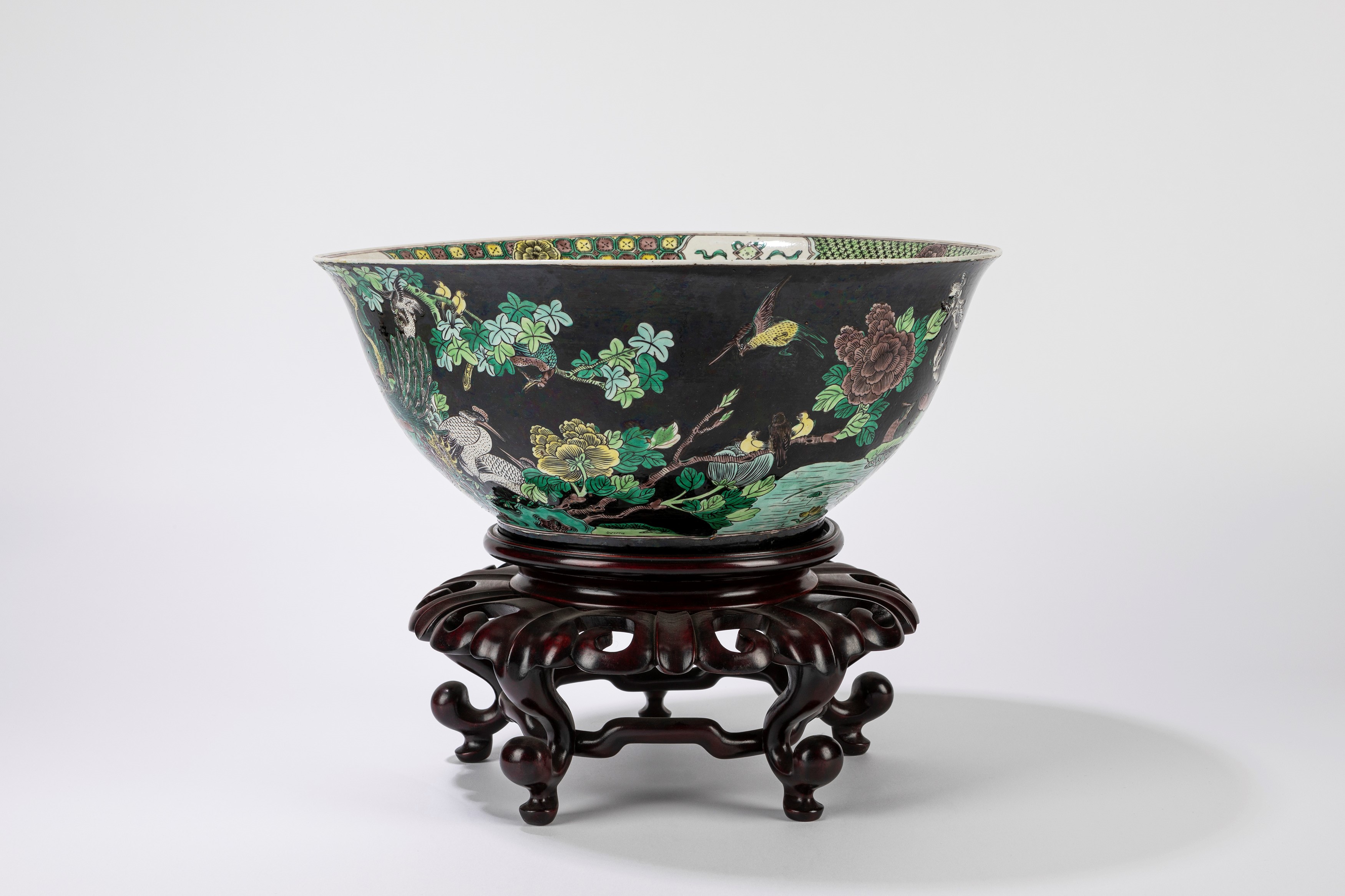 Grande ciotola in porcellana famiglia nera