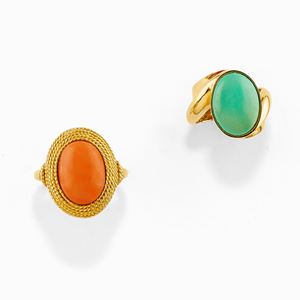 Two 18K yellow gold, turquoise and coral rings