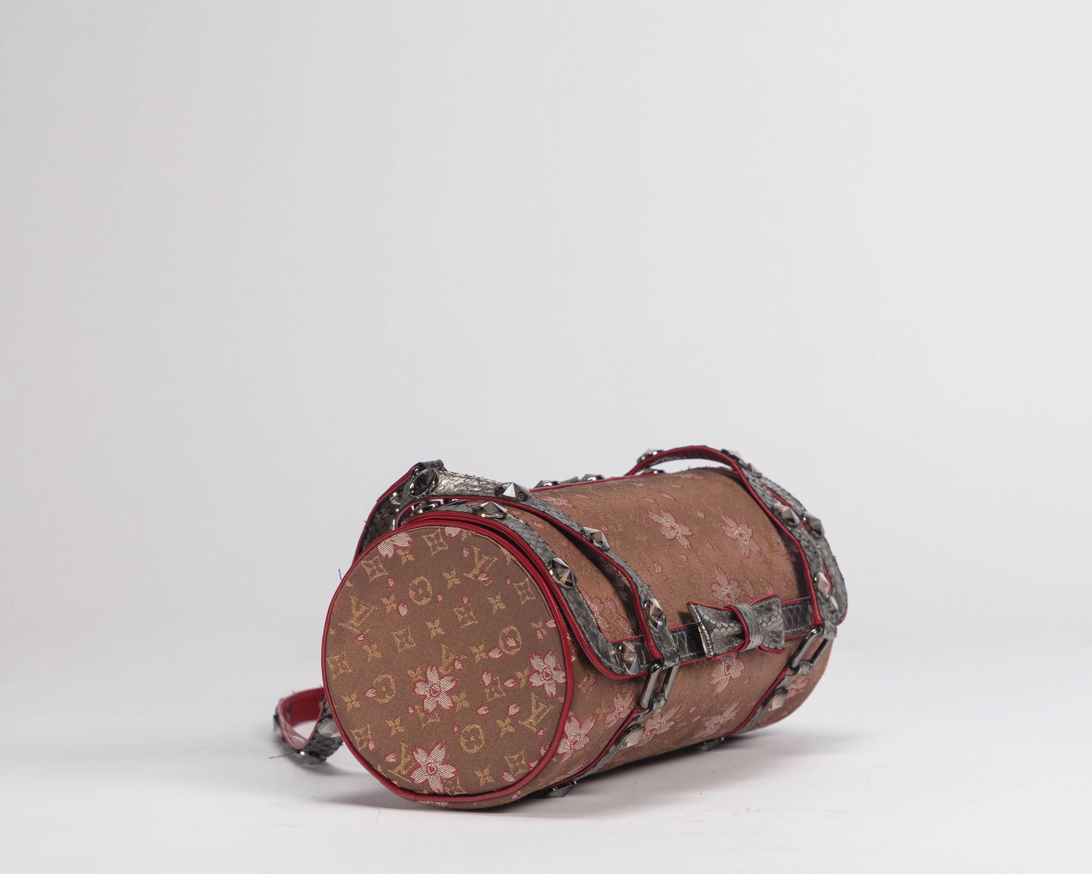 Louis Vuitton - Borsa Papillon Cherry Blossom Monogram, seta color caramello con profili in pelle...