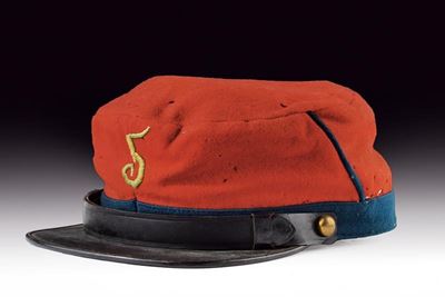 Berretto garibaldino, Regno d'Italia, in panno rosso con visiera nera