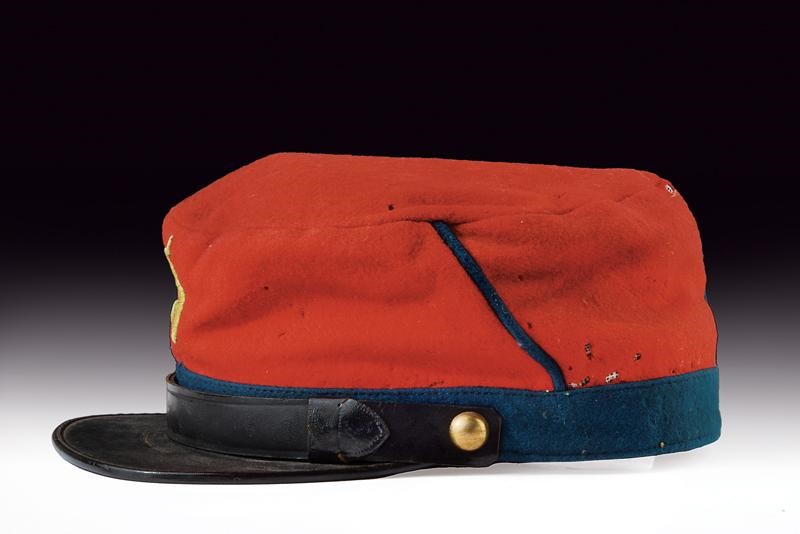 Berretto garibaldino, Regno d'Italia, in panno rosso con visiera nera
