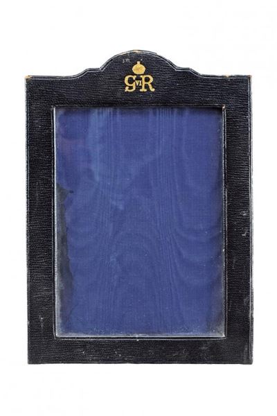 Cornice con monogramma regio del re Giorgio VI, Inghilterra, XX Secolo