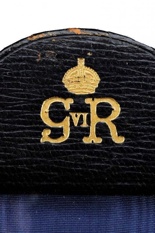 Cornice con monogramma regio del re Giorgio VI, Inghilterra, XX Secolo