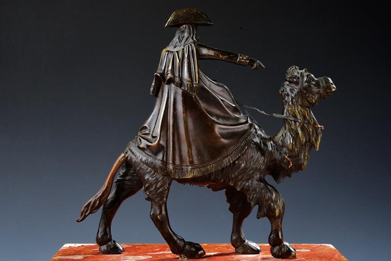 Scultore anonimo, Napoleone Bonaparte in sella a un dromedario